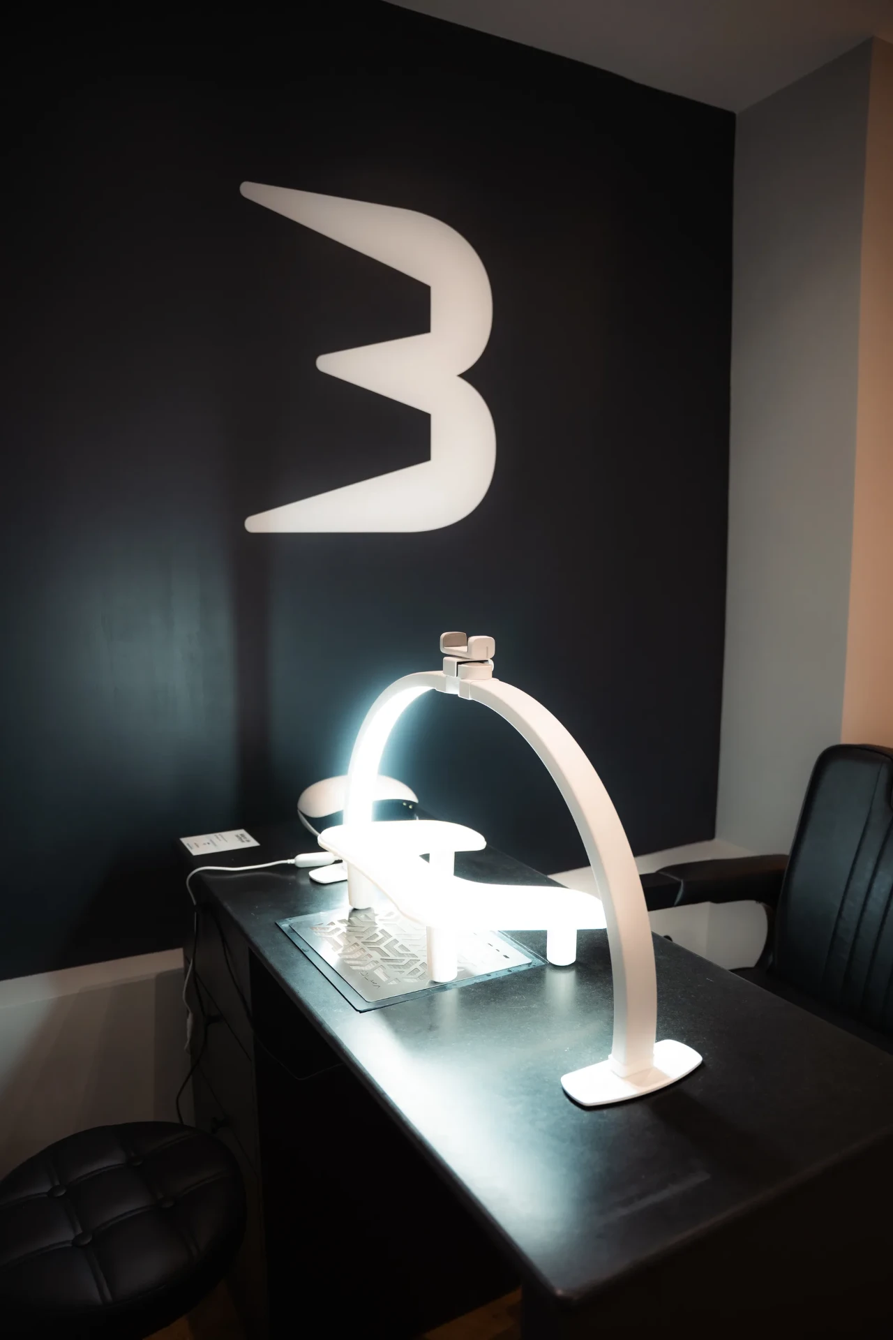 Poste Nail Art VOLTA — Table dédiée pour le travail face-à-face